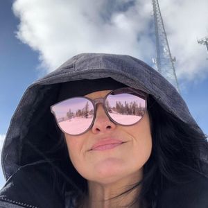 Meet your Posher, Angi